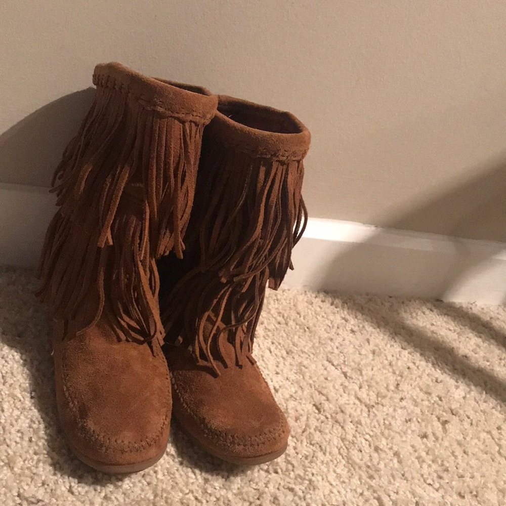 Minnetonka 2-Layer Fringe Boots